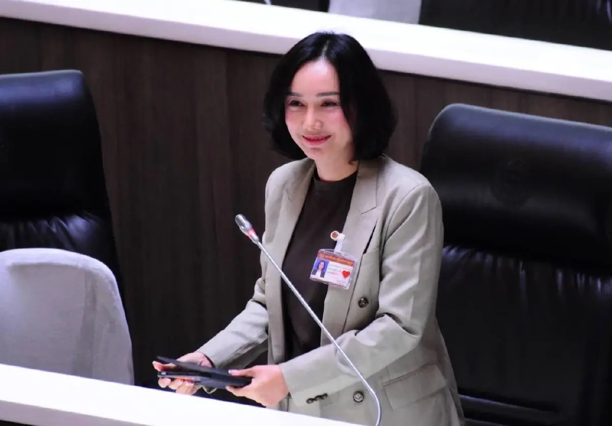 น.ส. ลิณธิภรณ์ วริณวัชรโรจน์ สส. บัญชีรายชื่อ พรรคเพื่อไทย 