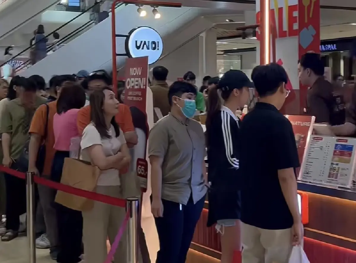 ภาพหน้าร้านสาขาแรก เซ็นทรัลลาดพร้าว