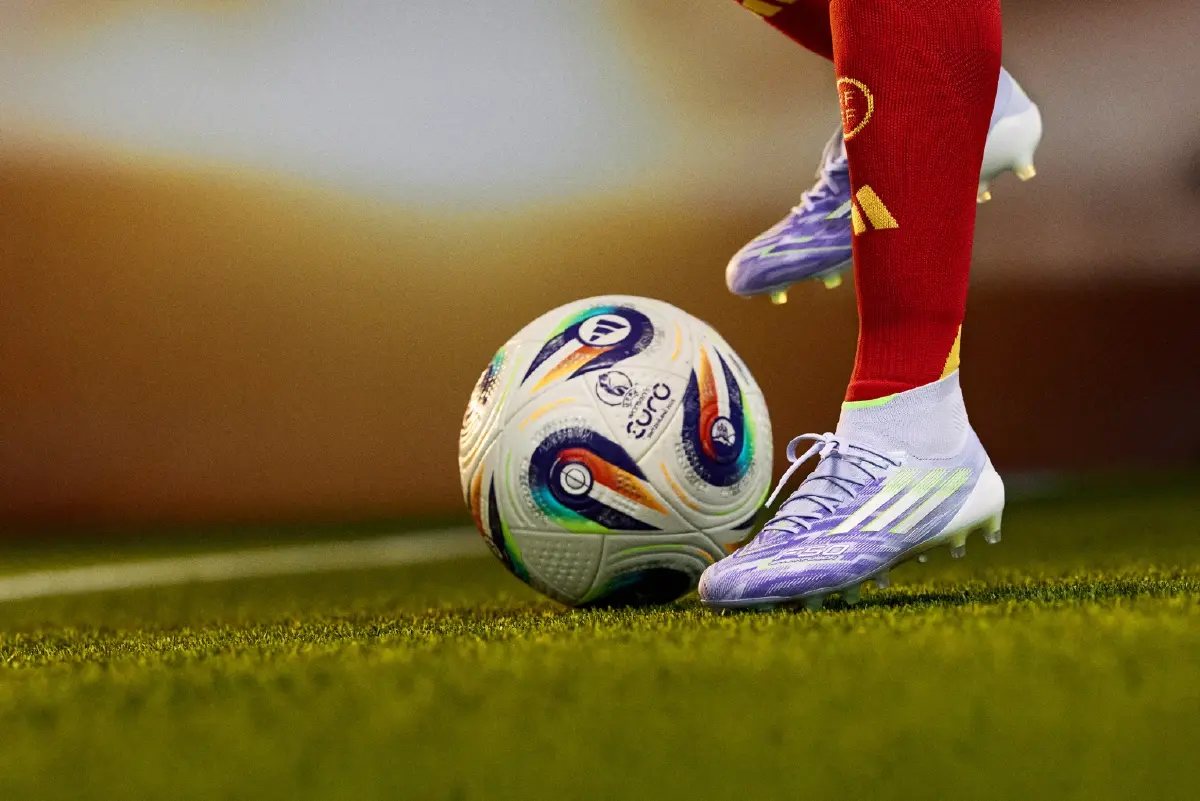 อาดิดาสเปิดตัว F50 SPARKFUSION รองเท้าฟุตบอลเพื่อสรีระผู้หญิง