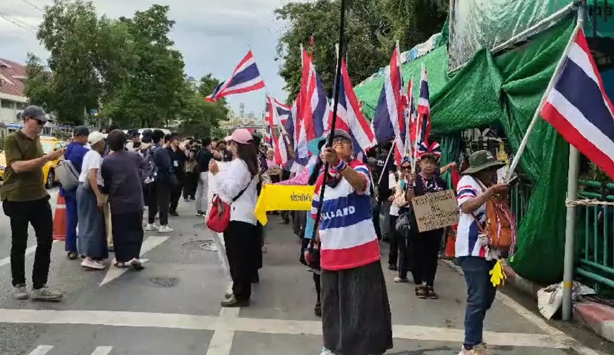 “คปท.” ปิดทำเนียบฯ จี้ "นายกฯอิ๊งค์" ลาออก ตำรวจตรึงกำลังแน่น!