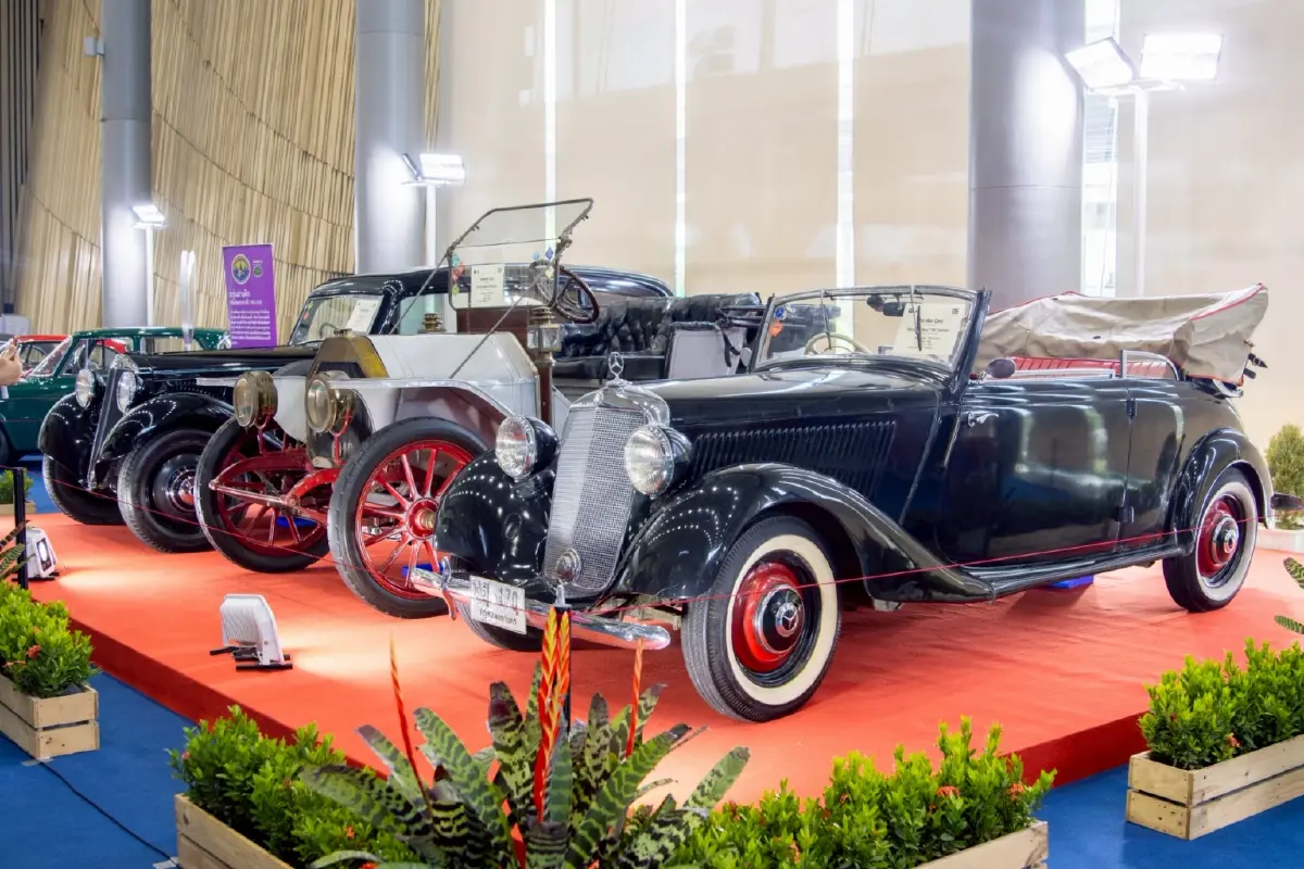 ฟิวเจอร์พาร์คฉลอง 30 ปี โชว์รถโบราณกว่า 100 คัน สุดคลาสสิก