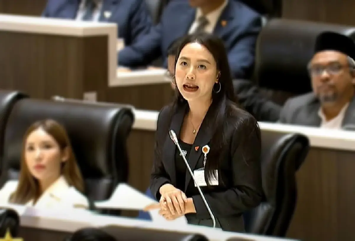 น.ส.รักชนก ศรีนอก สส.พรรคประชาชน