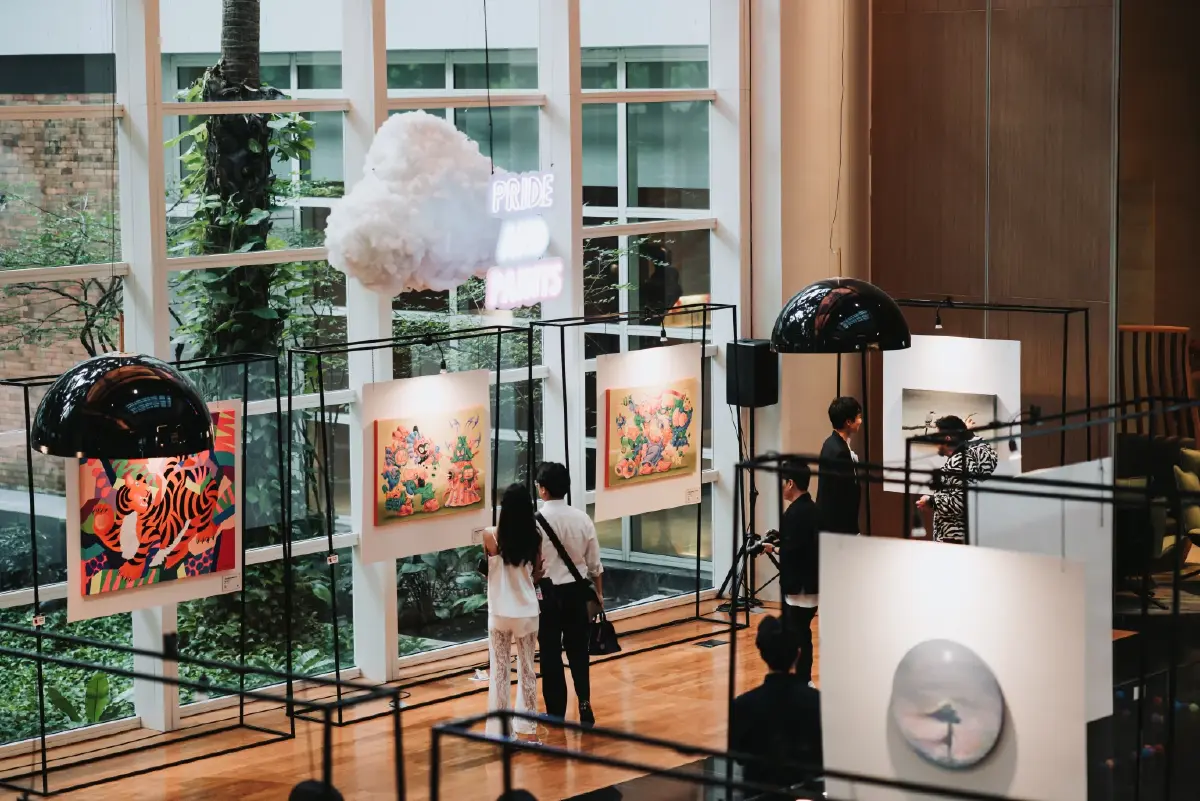 พูลแมน แปลงโฉมล็อบบี้ สู่แกลเลอรีศิลปะสุดเก๋ "PRIDE & PAINTS"