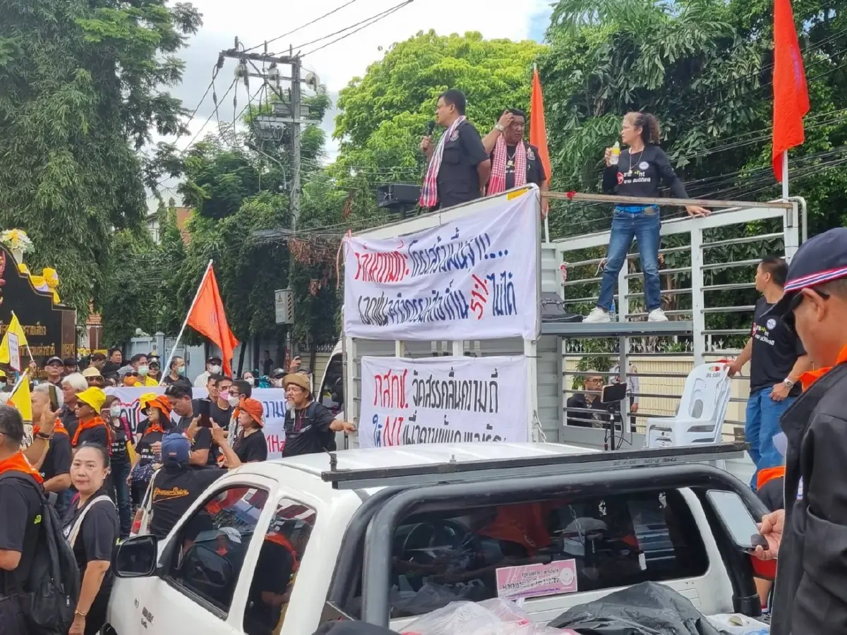 เริ่มแล้ว ทรู-เอไอเอส ประมูลคลื่นมือถือ กสทช.ท่ามกลางม็อบต้าน