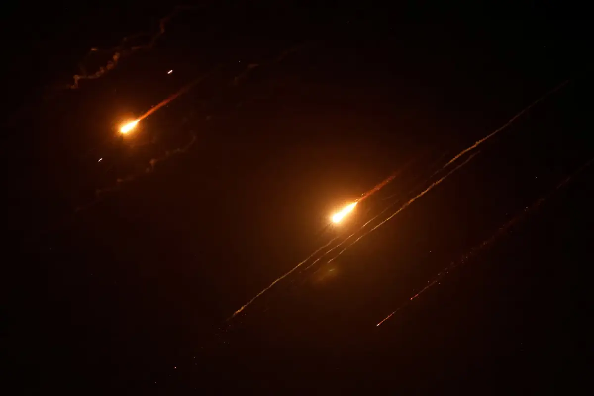 เดือดต่อ! อิสราเอล-อิหร่าน ยิงขีปนาวุธตอบโต้กันเป็นวันที่สอง