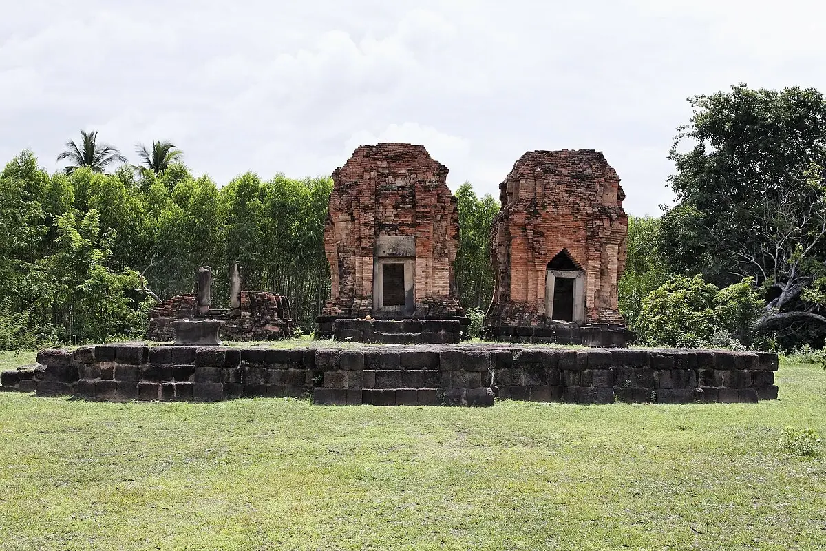 ปราสาทบ้านไพล