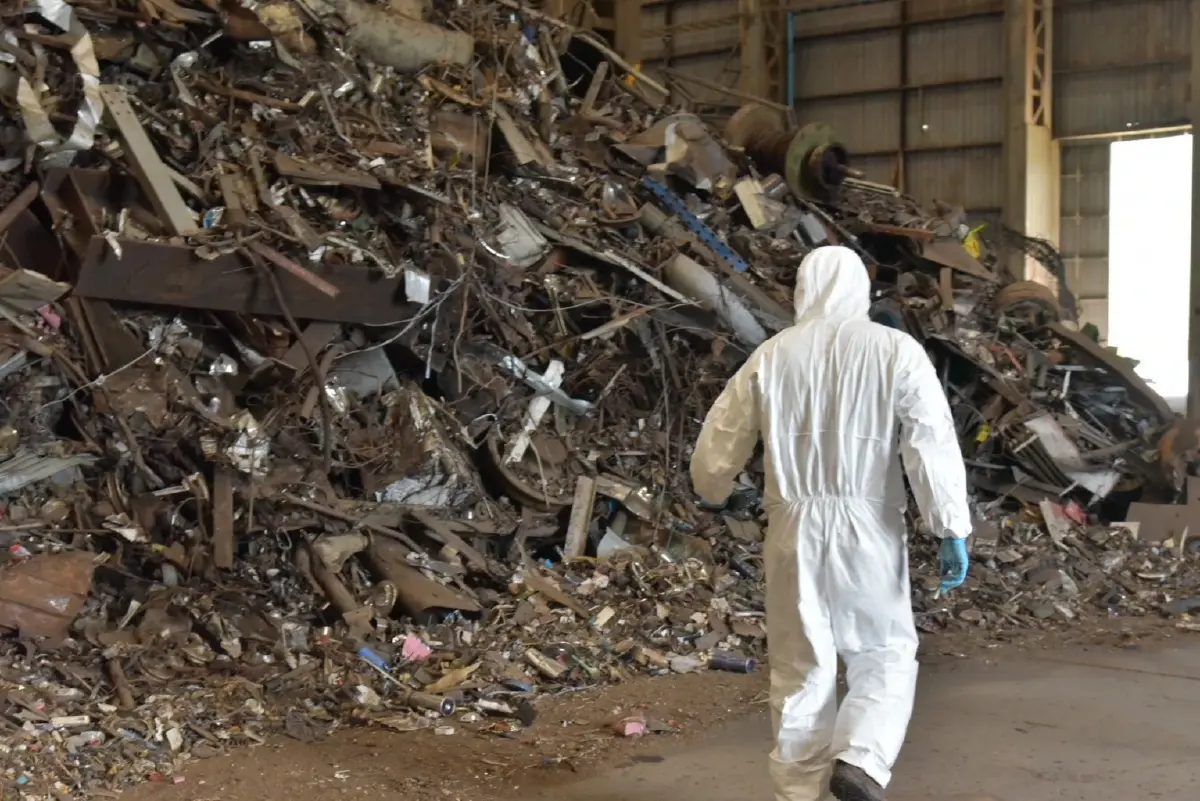 เปิดภาพตรวจ “ฝุ่นแดง - เหล็ก” ซินเคอหยวน ถูกอายัด หลังตึกถล่ม