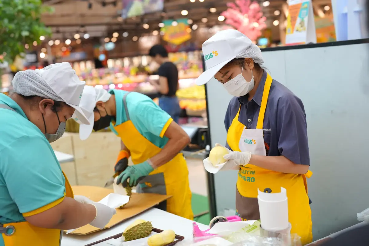 "พูใหญ่ เนื้อดี เปลือกบาง" แกะรอยคุณภาพและความอร่อย “ทุเรียนที่แม็คโคร-โลตัส” ใส่ใจตั้งแต่ต้นทาง ด้วยหัวใจของเกษตรกรไทย