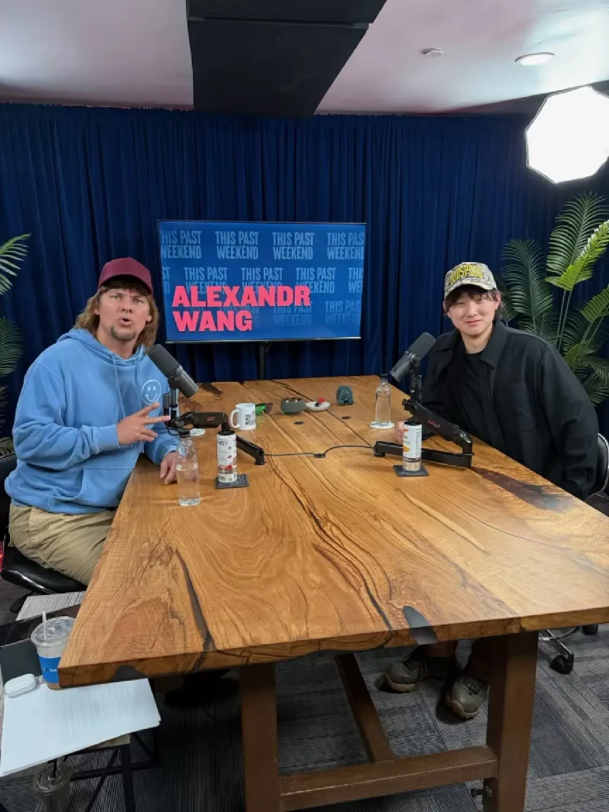 เจาะชีวิต "อเล็กซานเดอร์ หวัง" อัจฉริยะ AI วัย 28 ที่ Meta คว้าตัว