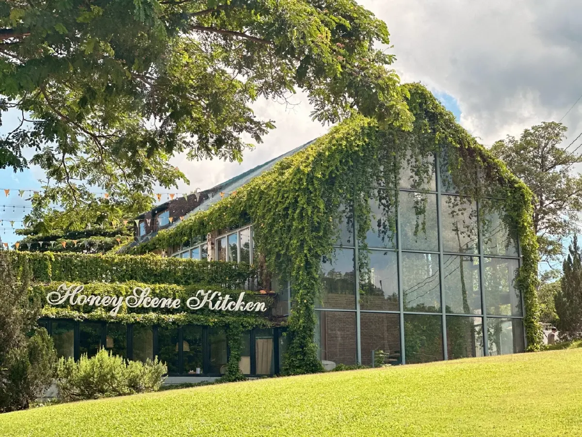 ‘เดอะ ซีนเนอรี่’ จากแปลงหอม สู่แลนมาร์กสวนผึ้ง สร้างรายได้ 80 ล้าน