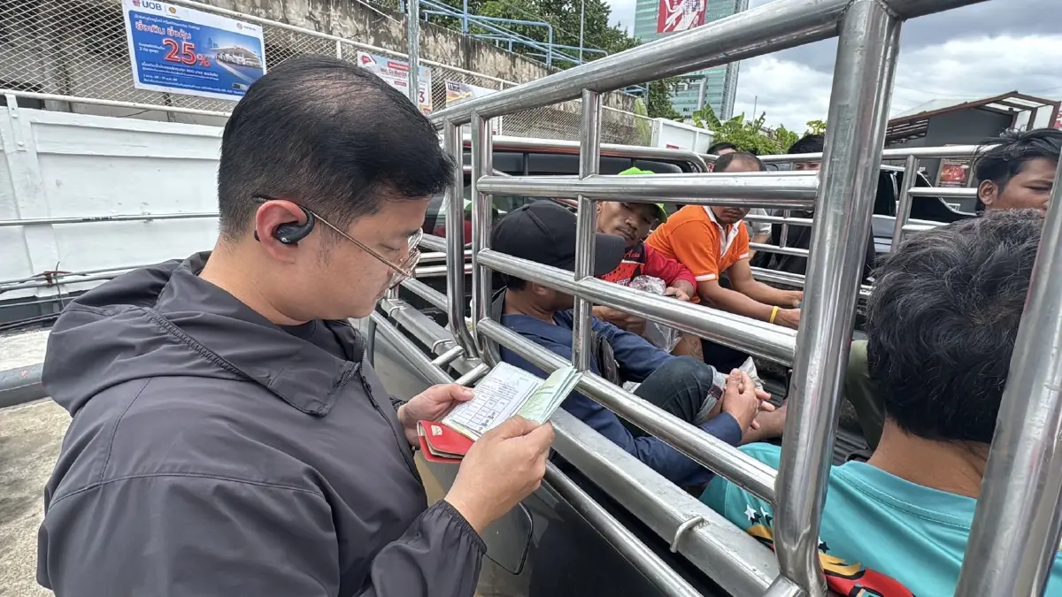 ด่วน! ตร.พบชาวต่างด้าว 8 ราย น่าสงสัยใกล้พื้นที่ชุมนุมอนุสาวรีย์ฯ