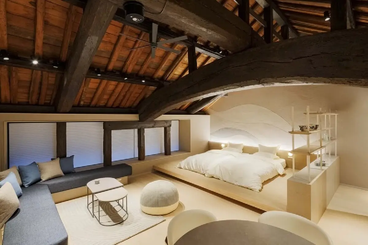 ห้องพักของ “The Terrace” ที่พักซึ่งรีโนเวตมาจากโกดังข้าวอายุ 200 ปี 