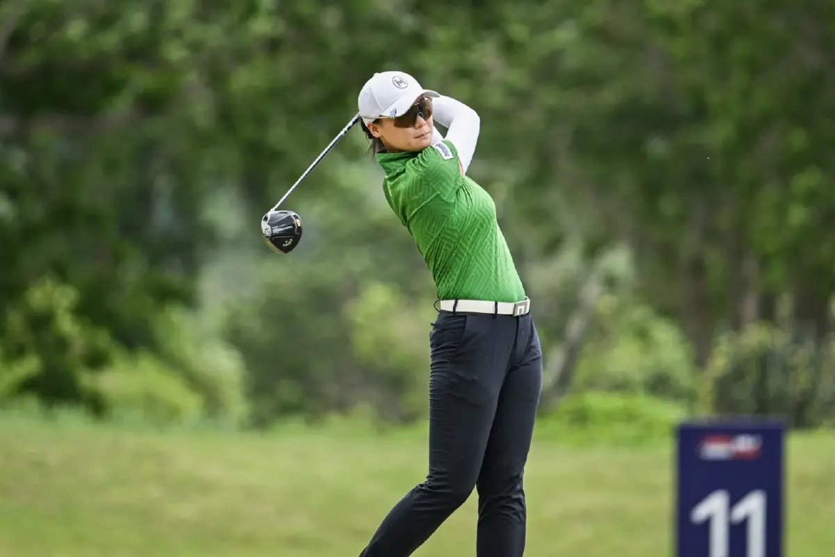 ศรุตฟอร์มฮอต แซงนำรอบสอง จ่อคว้าแชมป์ทรัสต์กอล์ฟ เอเชียน มิกซ์