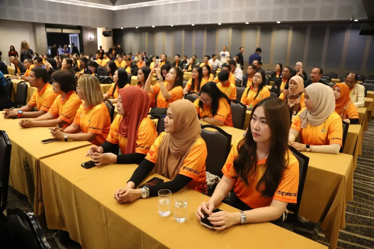 มท.3"เดชอิศม์"ชูธงดับไฟใต้ใช้วิธีการเจรจาผลักดันเศรษฐกิจนำ