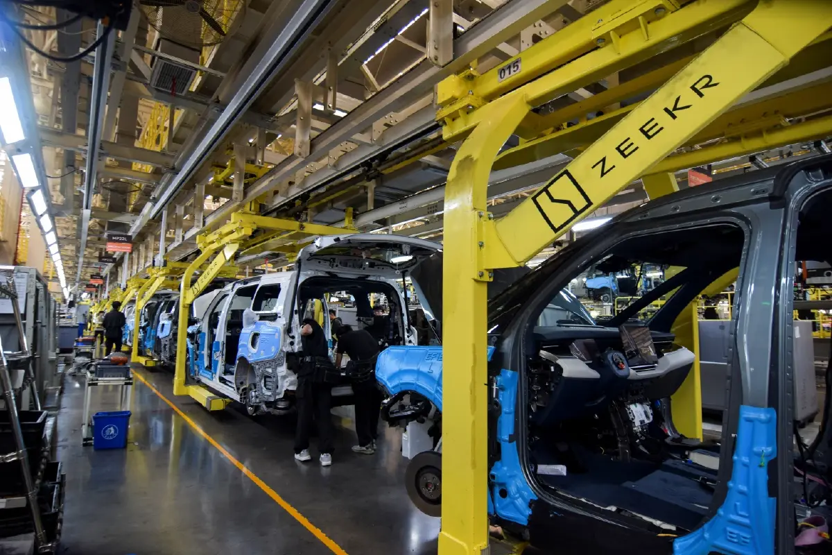 จีนผงาด! คาดครองส่วนแบ่งตลาดรถยนต์โลก 1 ใน 3 ภายในปี 2030