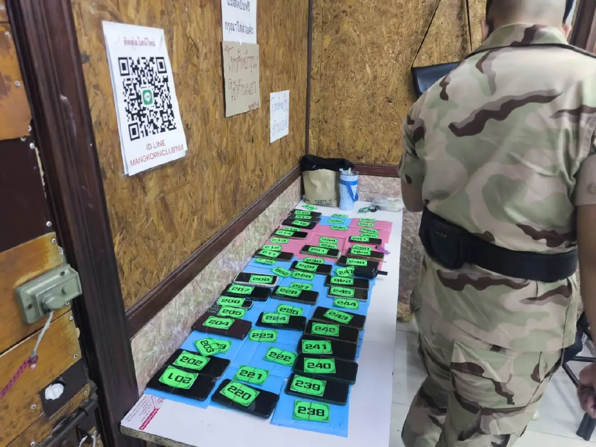 เปิดภาพ กรมการปกครอง จับ "บ่อนสะพานใหม่" รวบนักพนันกว่า 60 คน