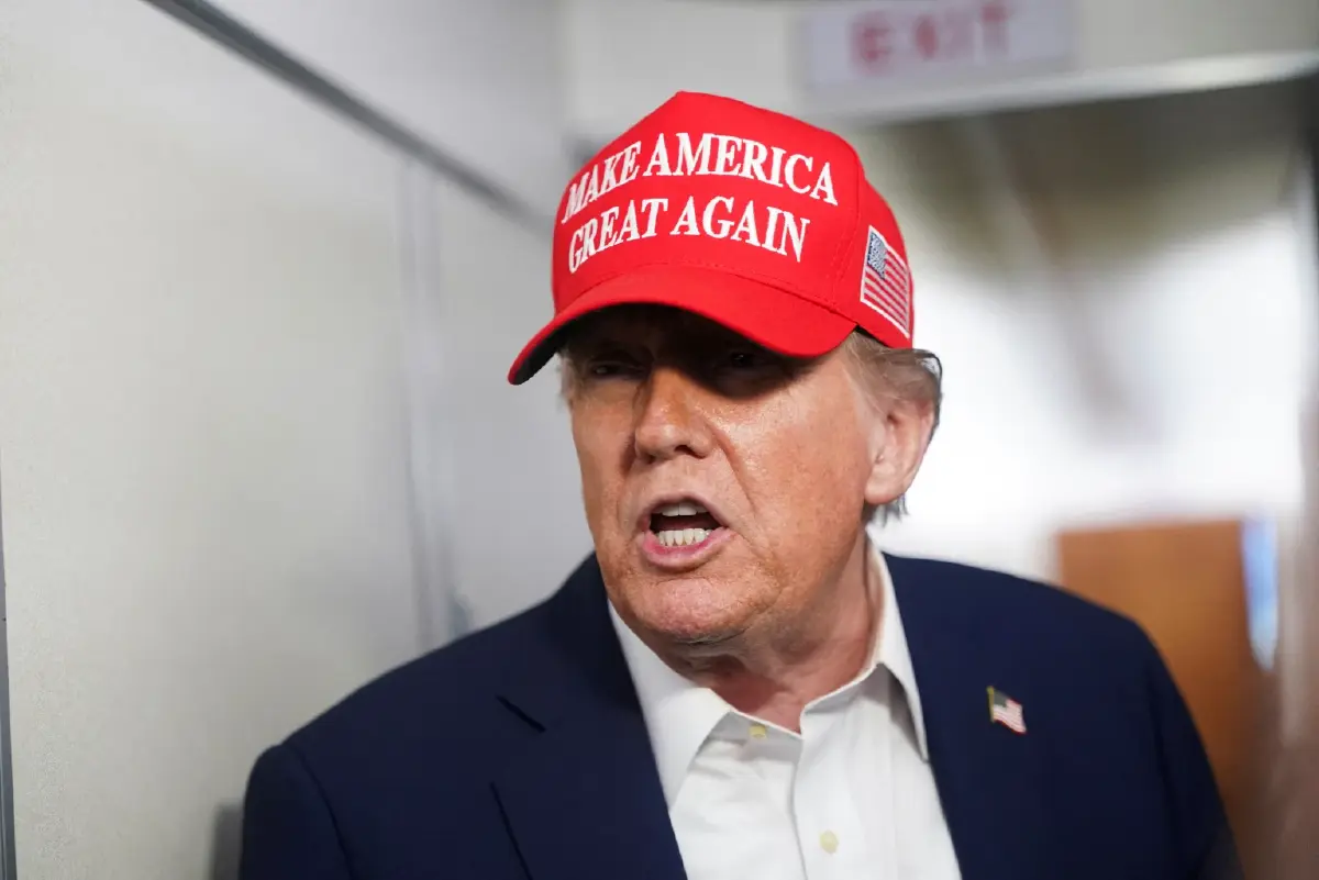 ทรัมป์ จวกพรรคใหม่ อีลอน มัสก์ "ไร้สาระ" ย้ำระบบ 2 พรรคดีอยู่แล้ว