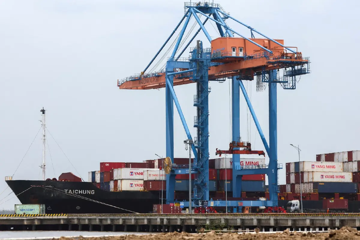 ทรัมป์ขู่ขึ้นภาษีกลุ่ม BRICS อีก 10% ขณะใกล้เส้นตายเจรจาการค้า