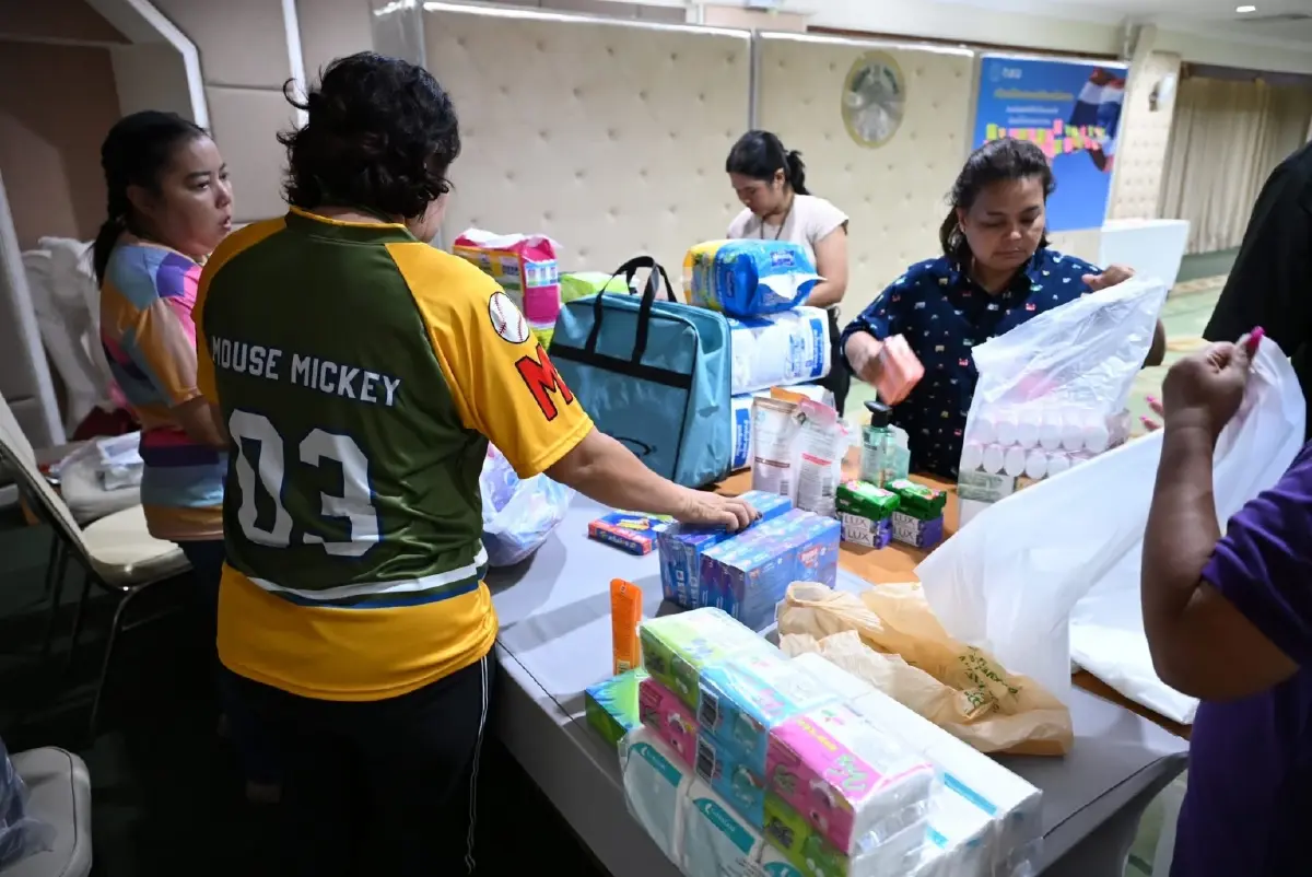 กทม. ส่งรถสุขา-รถบรรทุกสิ่งของบริจาคช่วยศูนย์อพยพ จ.สุรินทร์