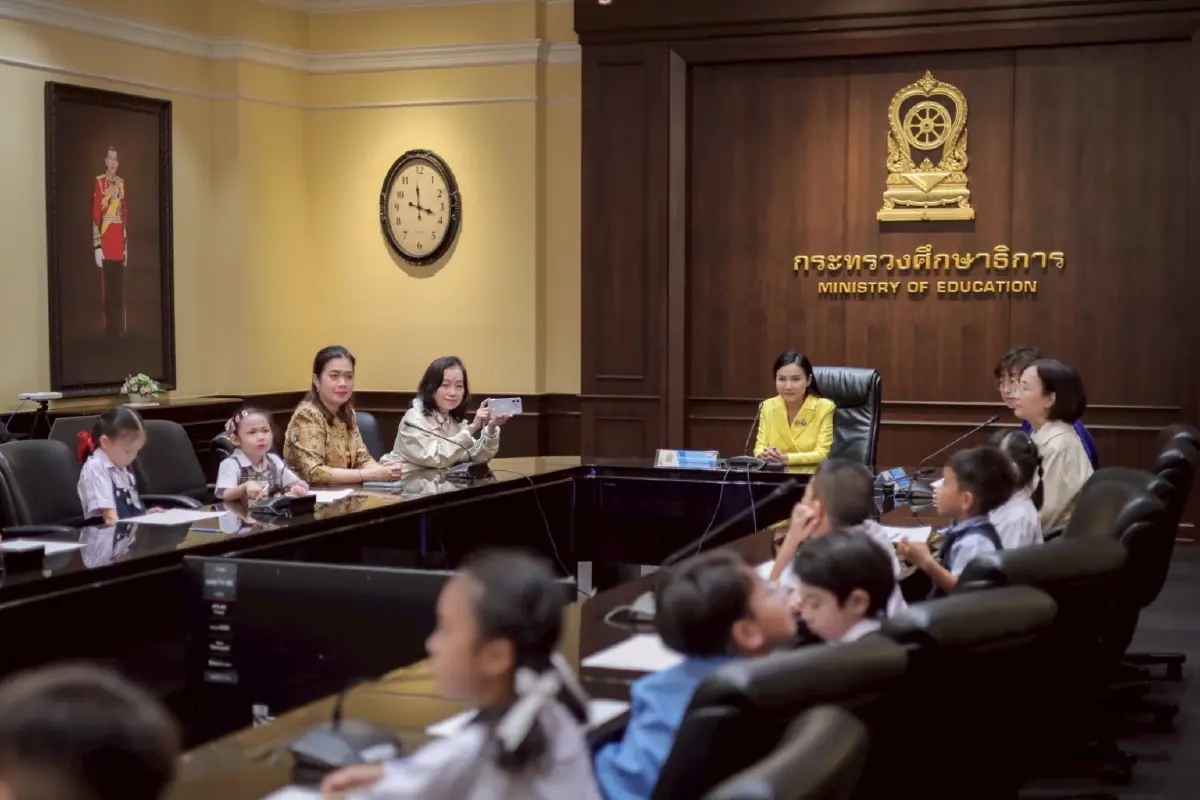 “รมว.นฤมล” อวยพร-ให้กำลังใจนักเรียนไทย แข่งคณิตคิดเร็วที่มาเลเซีย