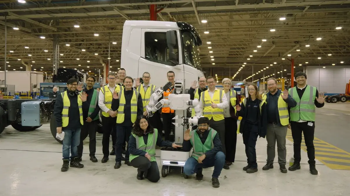 หุ่นยนต์บังคับผ่านแว่น VR เพิ่มความเร็วประกอบรถบรรทุก 50%