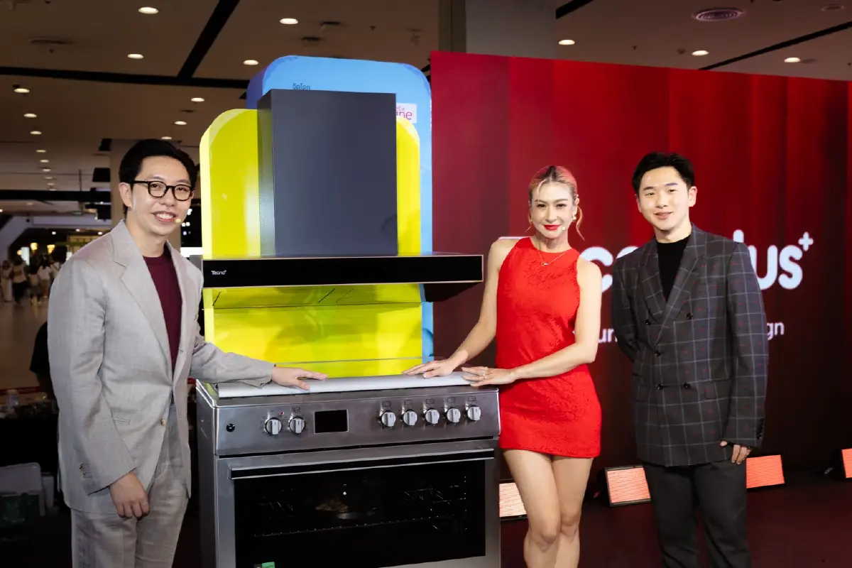 กฤตนัน (ซ้าย) -สรวิช สนธิจิรวงศ์ (ขวา) และ เอมี่ กลิ่นประทุม