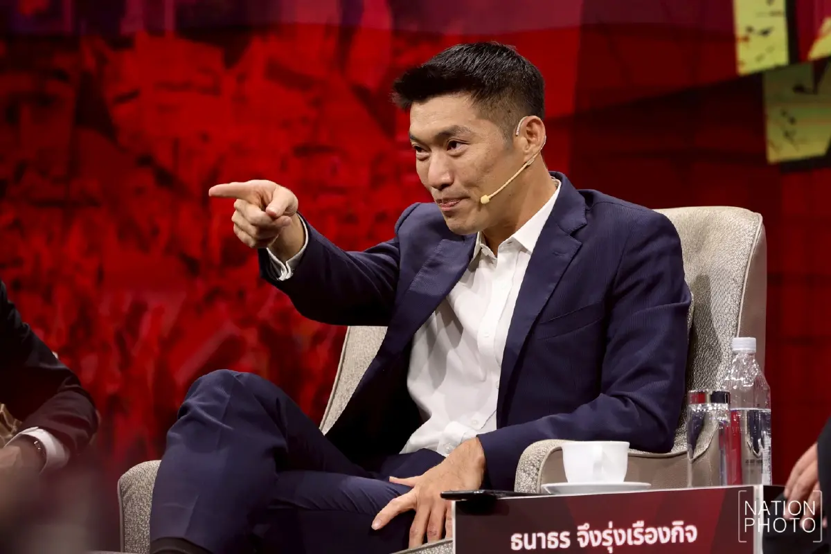 ธนาธรชี้ประเทศไทยไม่ถึงทางตัน 20 ปีติดหล่มอำนาจ ทหารต้องปฏิรูป