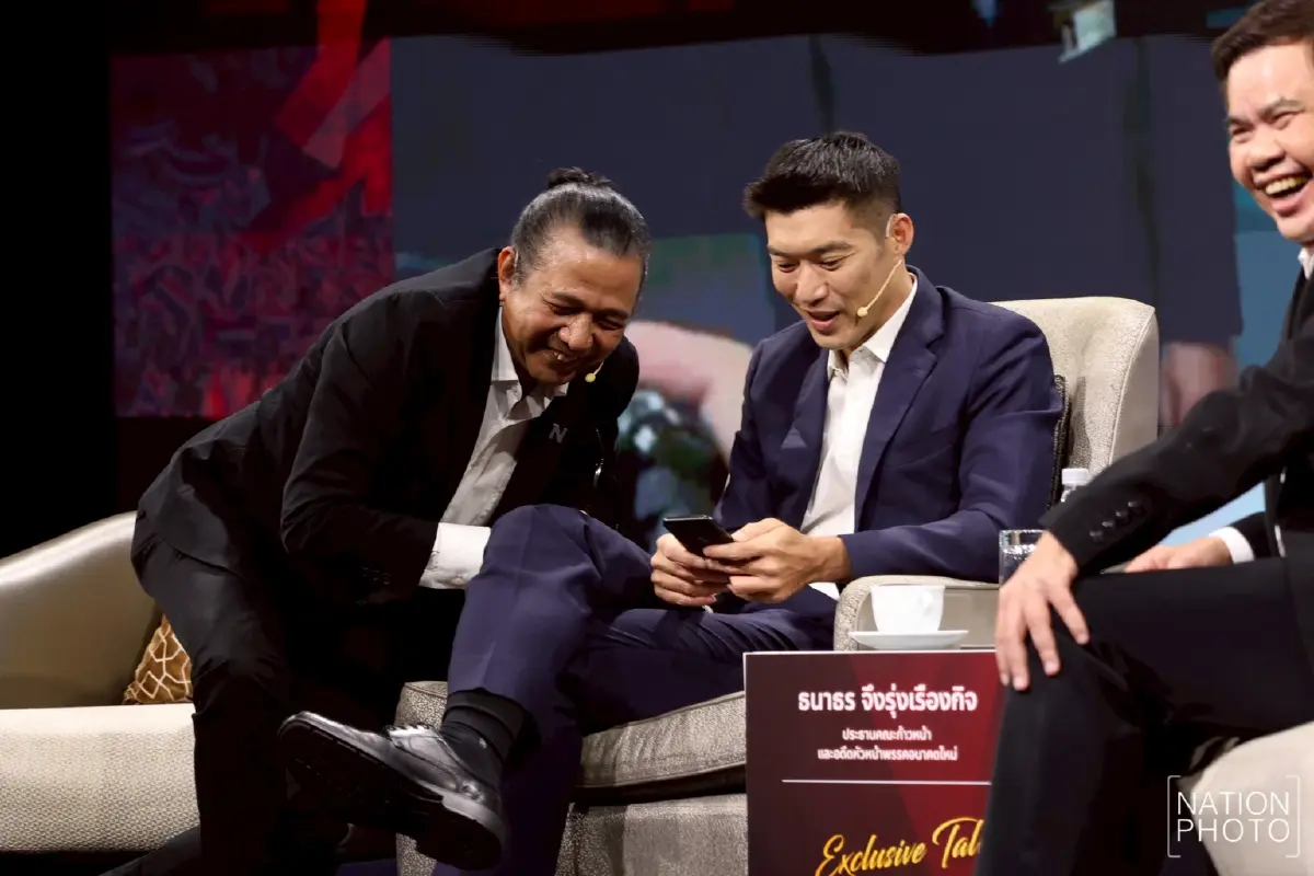 ธนาธรชี้ประเทศไทยไม่ถึงทางตัน 20 ปีติดหล่มอำนาจ ทหารต้องปฏิรูป