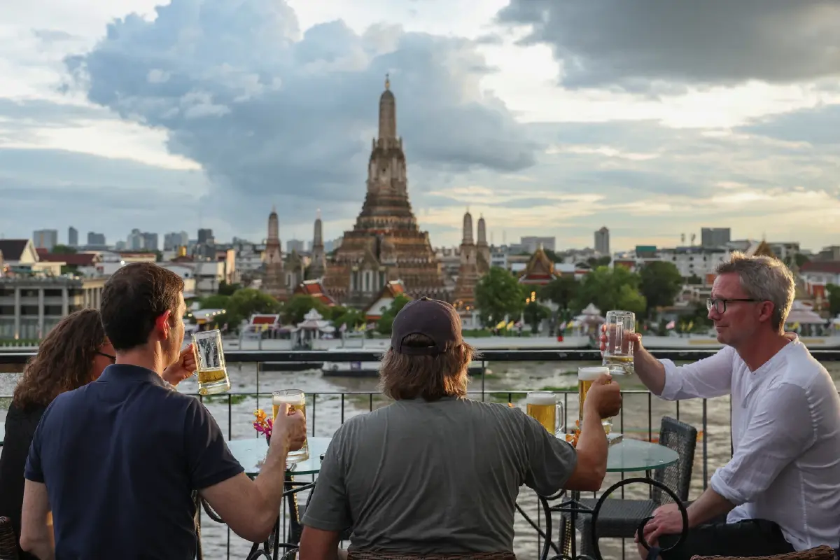 วิกฤตดอลลาร์สหรัฐฯ อ่อนค่าต่อเนื่อง กระทบเศรษฐกิจโลก