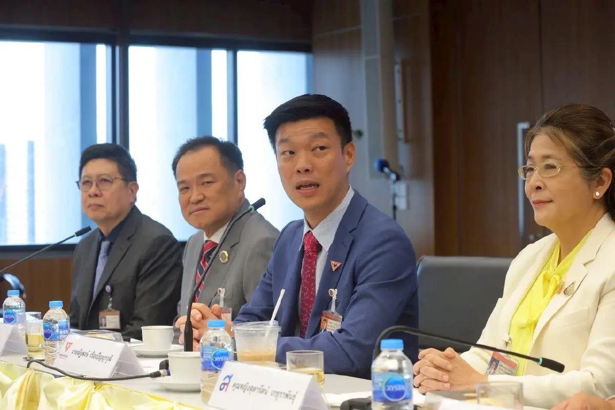 'ณัฐพงษ์' ถก พรรคฝ่ายค้าน ก่อนเปิดสมัยประชุมสภา 'อนุทิน' ร่วมวง