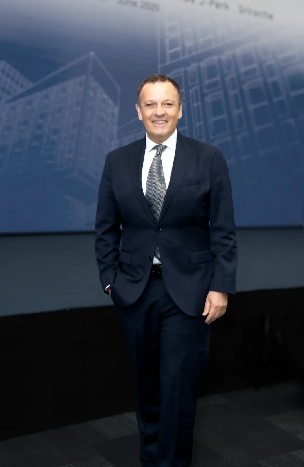 นายจิลล์ เครตัลเลช ประธานเจ้าหน้าที่ฝ่ายปฏิบัติการ บริษัท ดุสิตธานี จำกัด (มหาชน) 