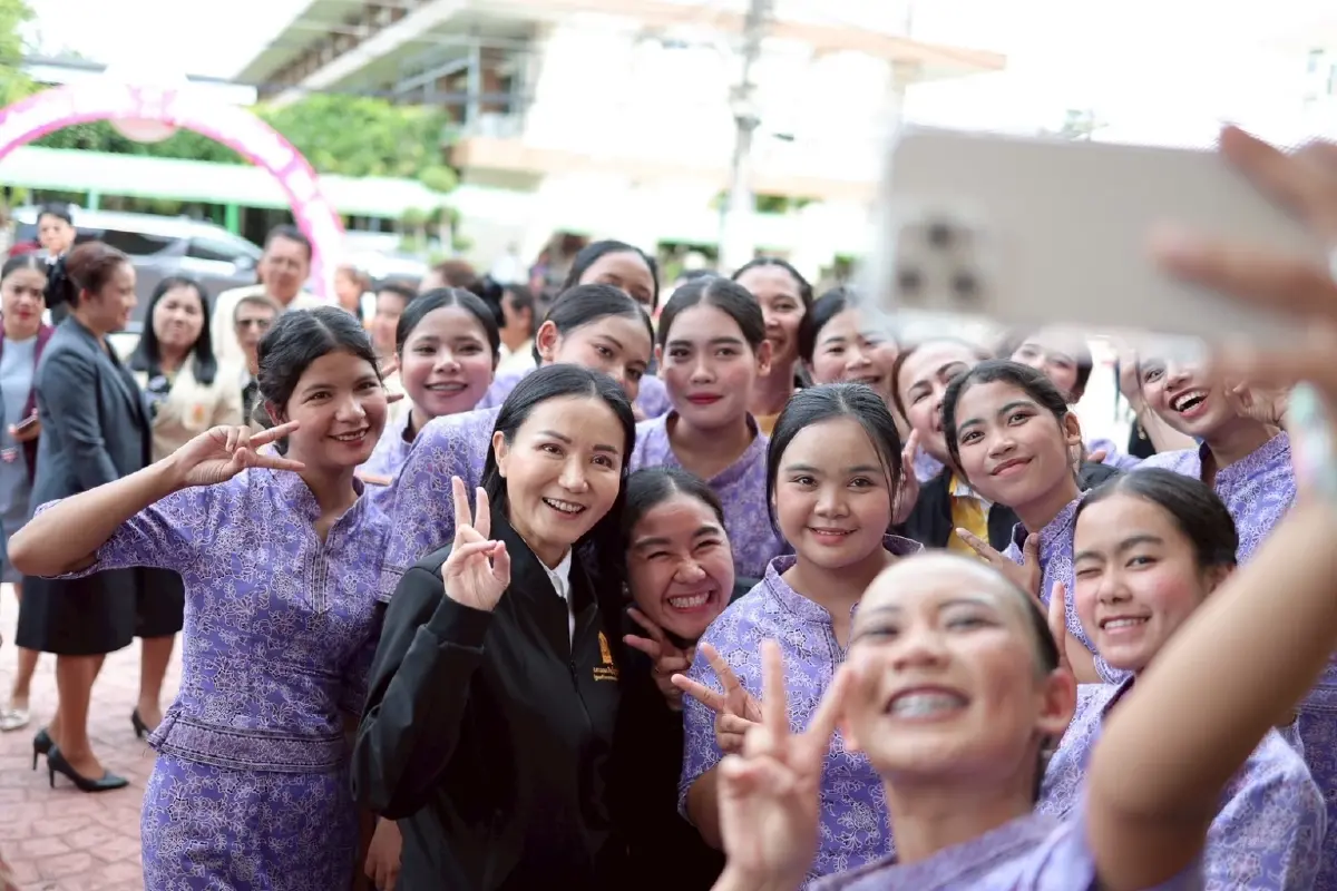 “รมว.นฤมล” ลุยสุราษฎร์ฯ แก้เกณฑ์วิทยฐานะ-เกลี่ยอัตราครูด่วน