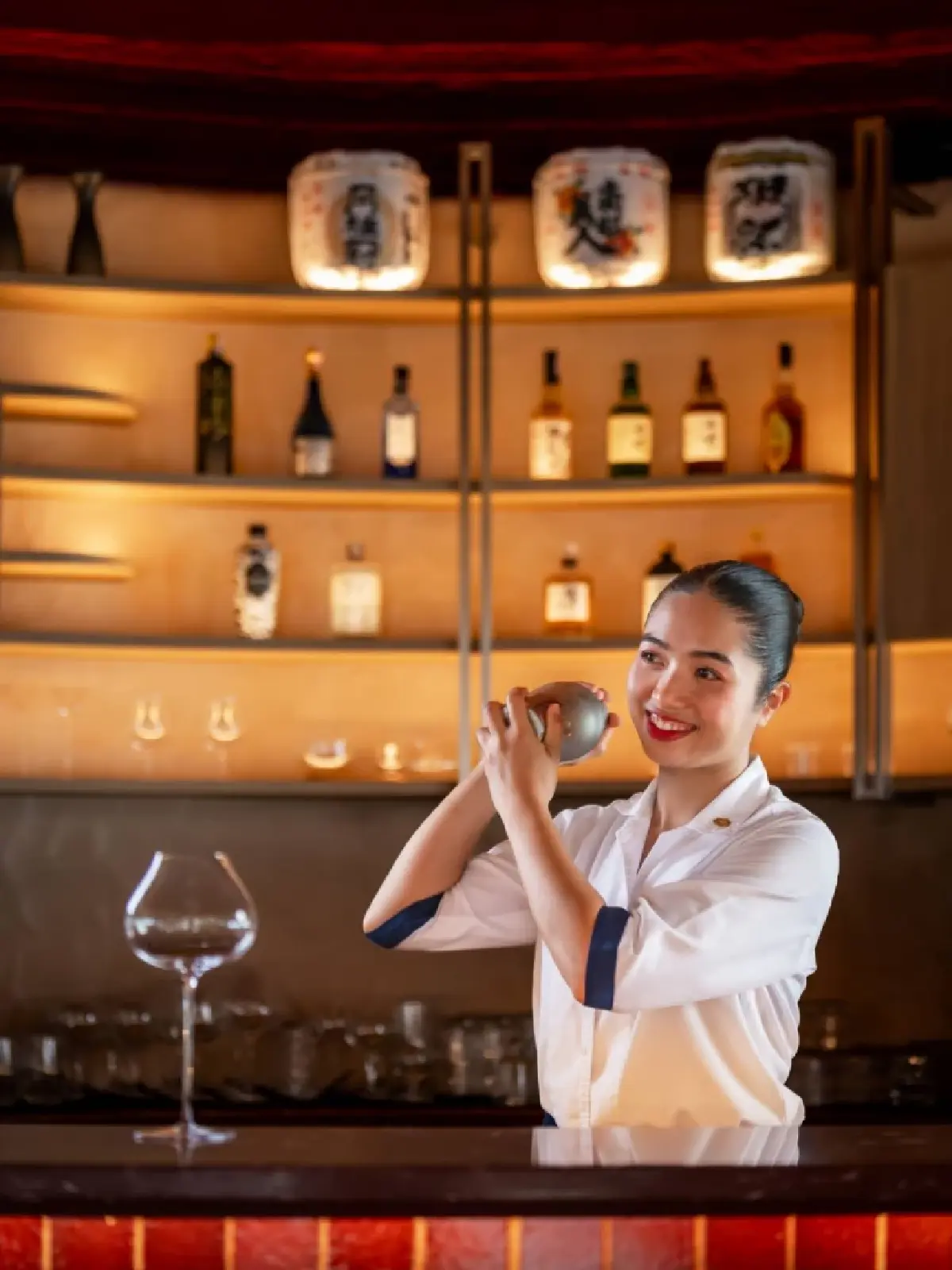 ดื่มด่ำยามเย็นสุดโรแมนติกริมทะเลสุดหรูที่ Zbar เดอะ นาคา ภูเก็ต