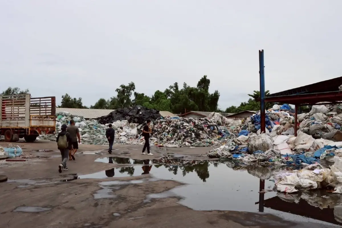 “เอกนัฏ”นำทีมสุดซอย ปิดโรงงานผลิตเม็ดพลาสติกเถื่อนจากขยะ