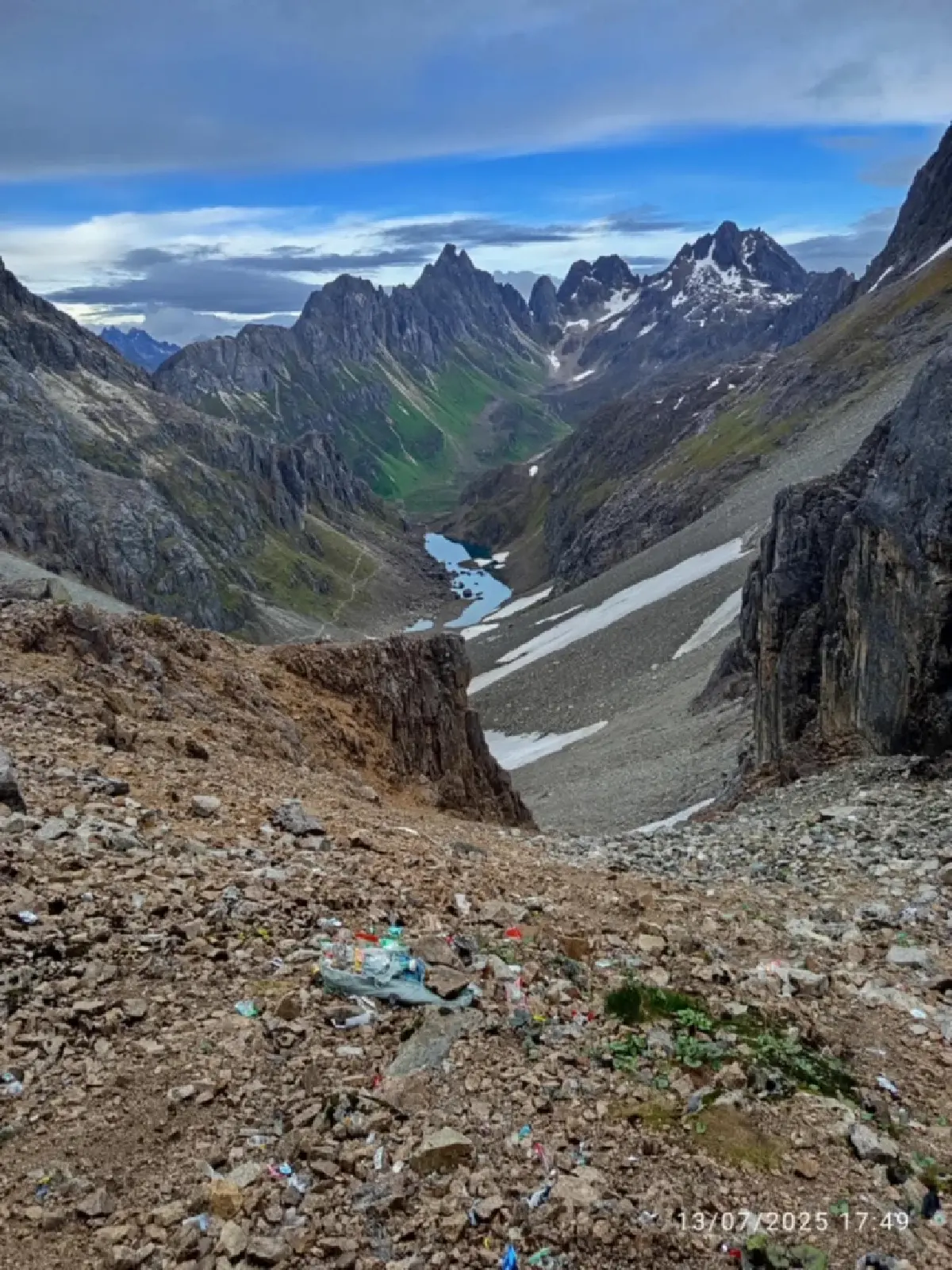 สภาพภูเขาและร่องธารน้ำแข็งในเดือนกรกฎาคมที่ผ่านมา
