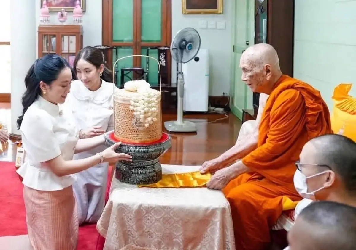 “แพทองธาร” ควง “ทักษิณ” เข้าเฝ้าสมเด็จพระสังฆราชขอพรวันเกิด