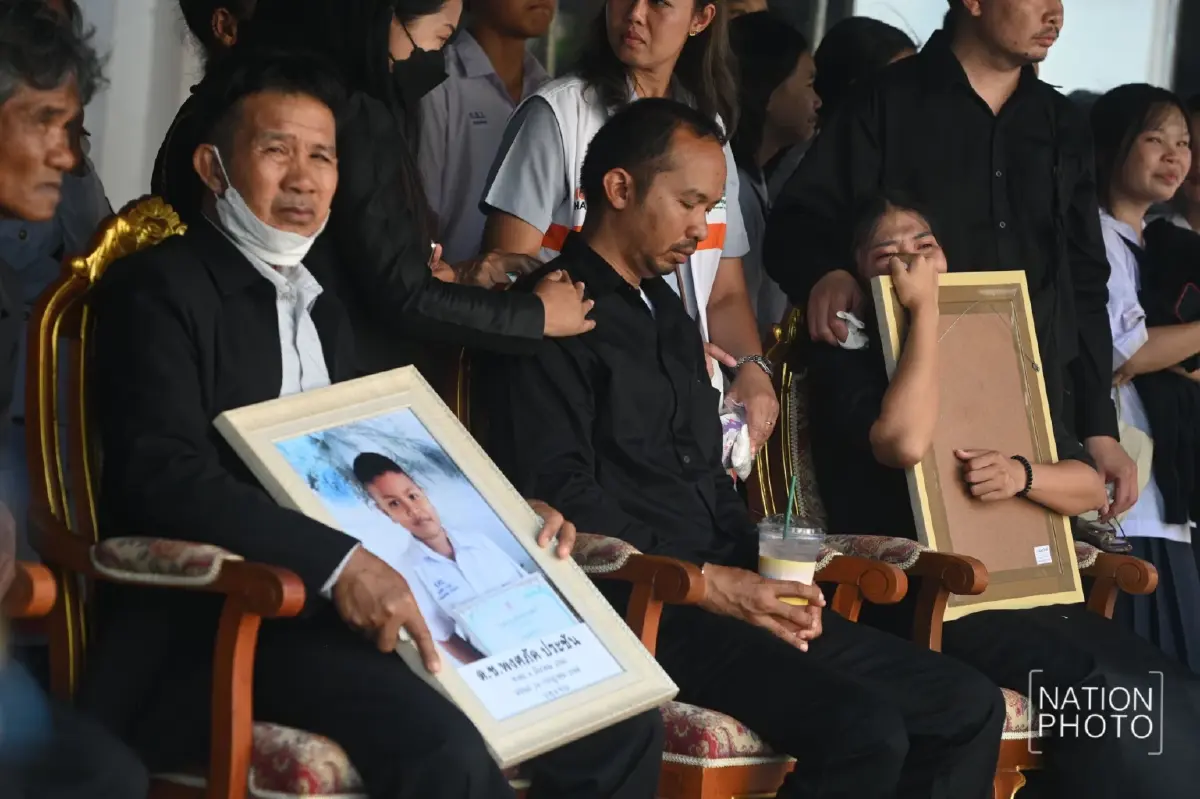 ในหลวง โปรดเกล้าฯพระราชทานเพลิงศพเหยื่อเหตุปะทะชายแดนไทย-กัมพูชา