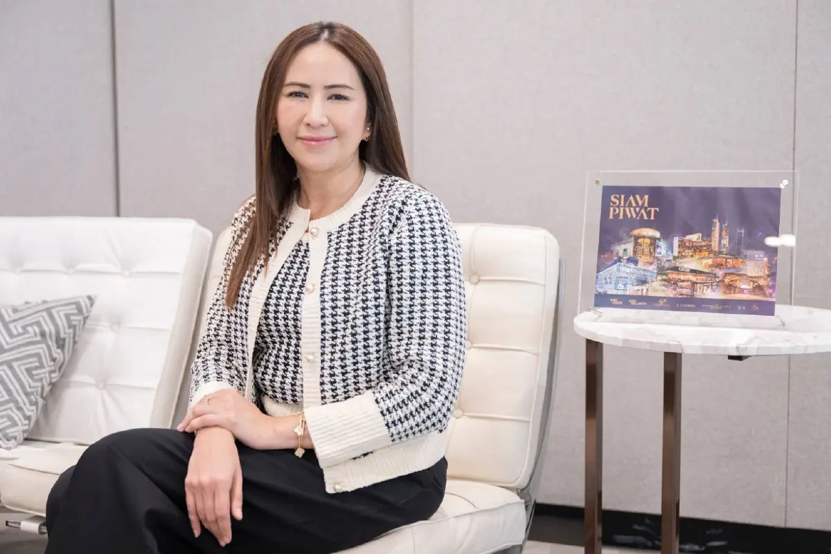 นางธณพร  ตันติยานนท์  กรรมการผู้จัดการ กลุ่มธุรกิจศูนย์การค้า ONESIAM บริษัท สยามพิวรรธน์ จำกัด
