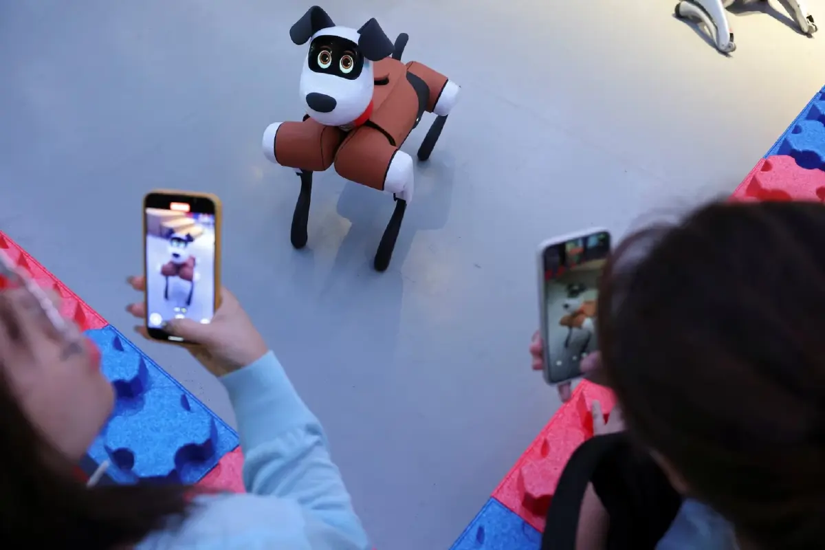 พาช็อปร้านหุ่นยนต์แห่งแรกของโลก! ได้เจอแม้กระทั่ง 'ไอนสไตน์'