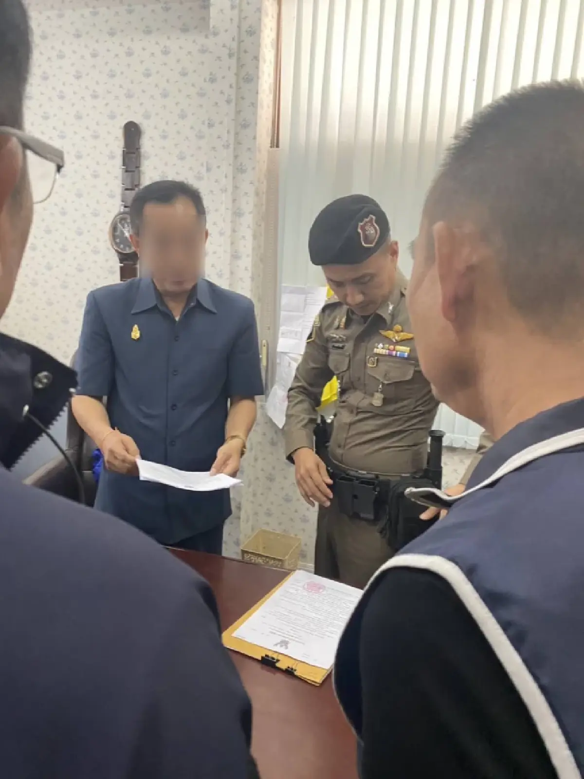 &quot;บิ๊กเต่า&quot; บุกรวบ &quot;ปลัดอบจ.มุกดาหาร&quot; ทุจริตรีดทรัพย์ผู้รับเหมา