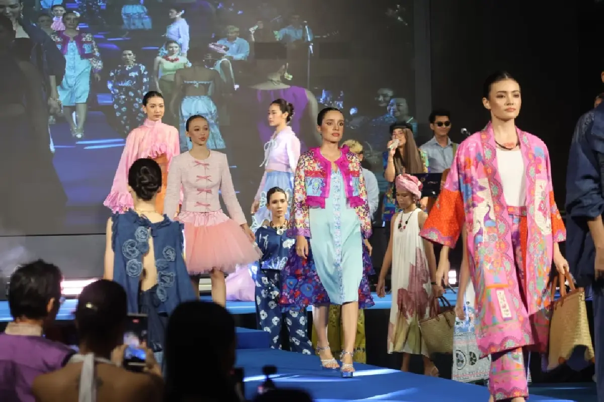 สุวัจน์ ชู "ผ้าไทย" Soft Power ดันส่งออก 7 พันล้าน ฟื้นเศรษฐกิจ