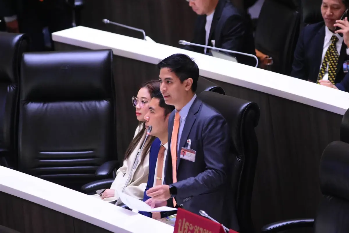 นายพริษฐ์ วัชรสินธุ์