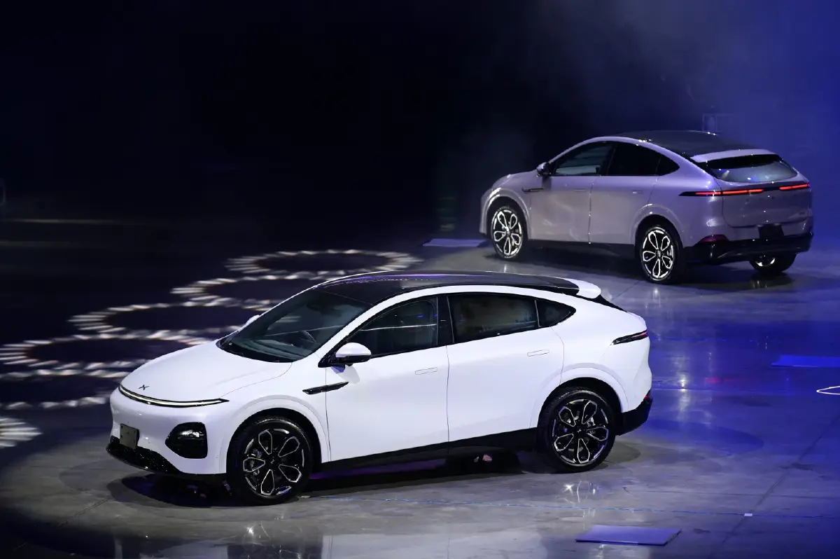 XPENG VISION NIGHT เปิดตัว New G6 SUV ไฟฟ้า พร้อมหุ่นยนต์ IRON สุดล้ำ