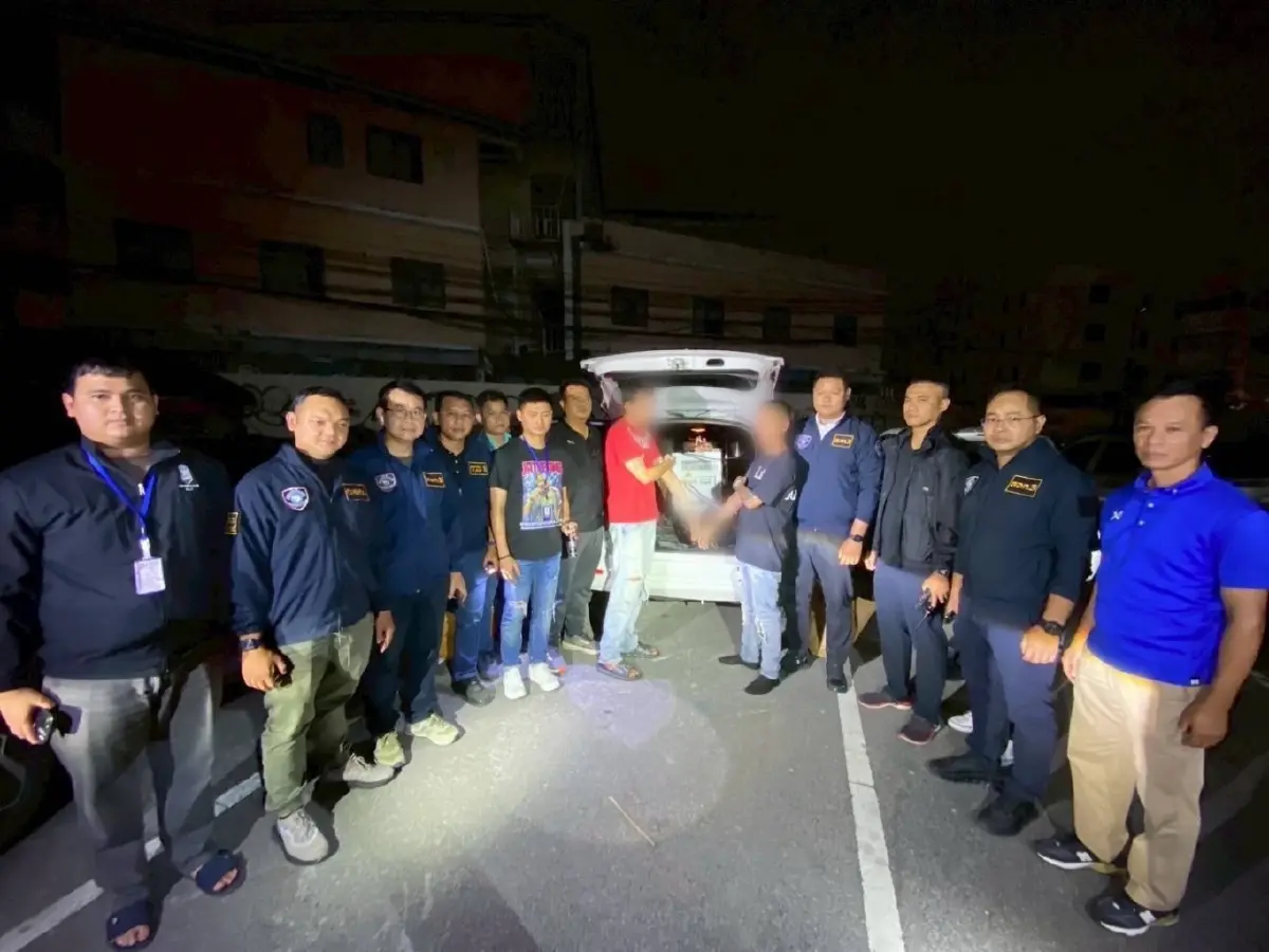 รวบ 2 โจ๋ไทย รับจ้างจีนเทา ขับรถซ่อนเครื่อง FBS ตระเวนส่ง SMS ปลอม