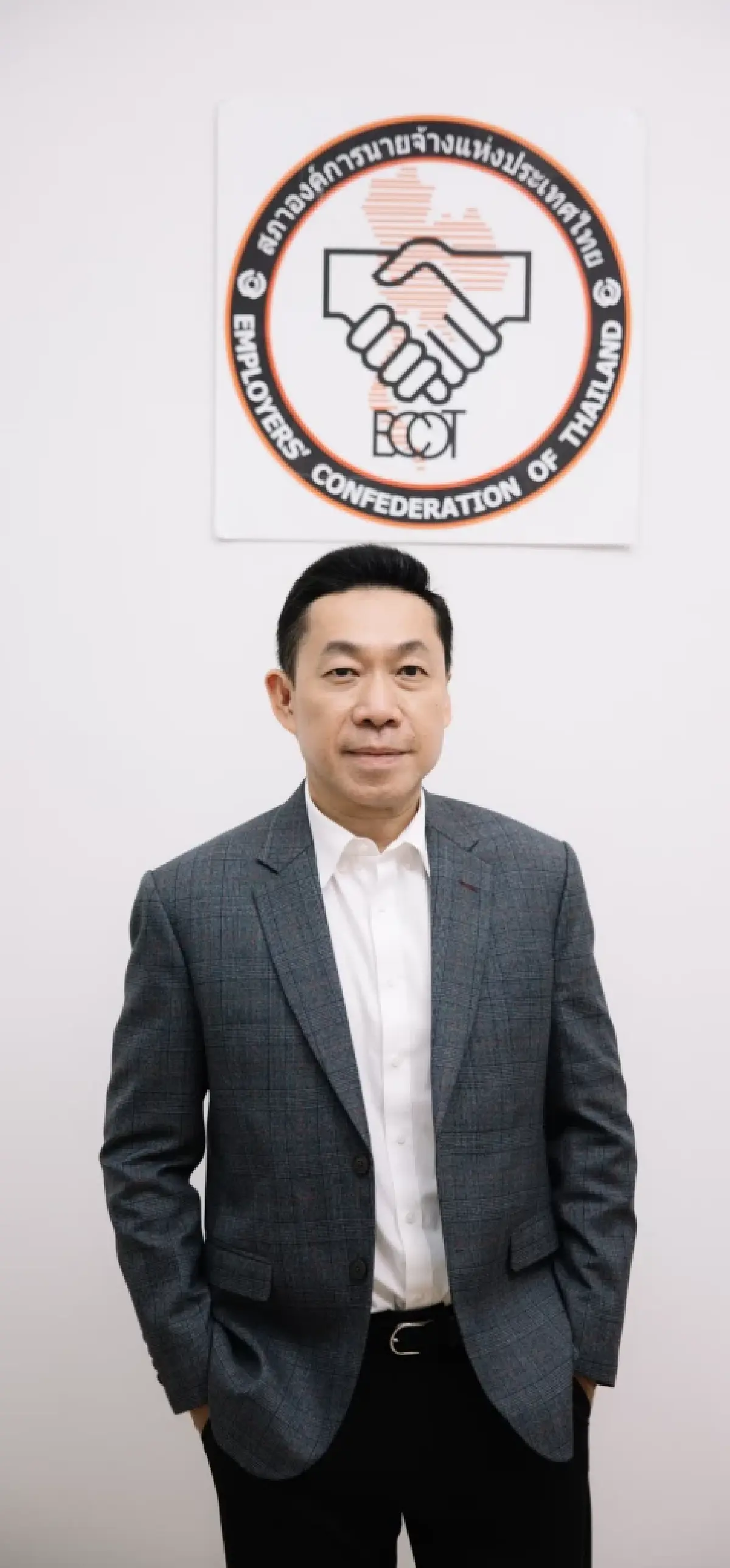 เศรษฐกิจถดถอย การเมืองเปราะบาง “เอกสิทธิ์ คุณานันทกุล” ชี้ ภาระหนักบนบ่านายจ้างไทย