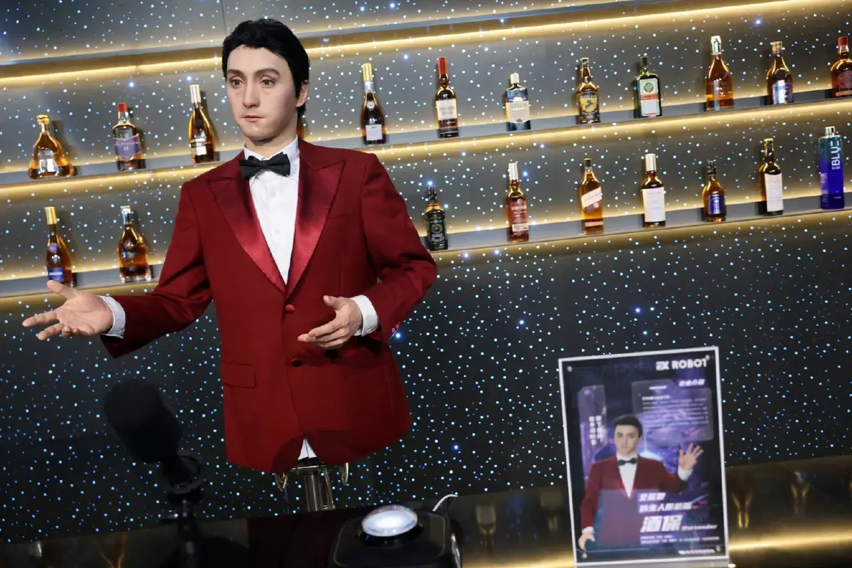 พาช็อปร้านหุ่นยนต์แห่งแรกของโลก! ได้เจอแม้กระทั่ง 'ไอนสไตน์'