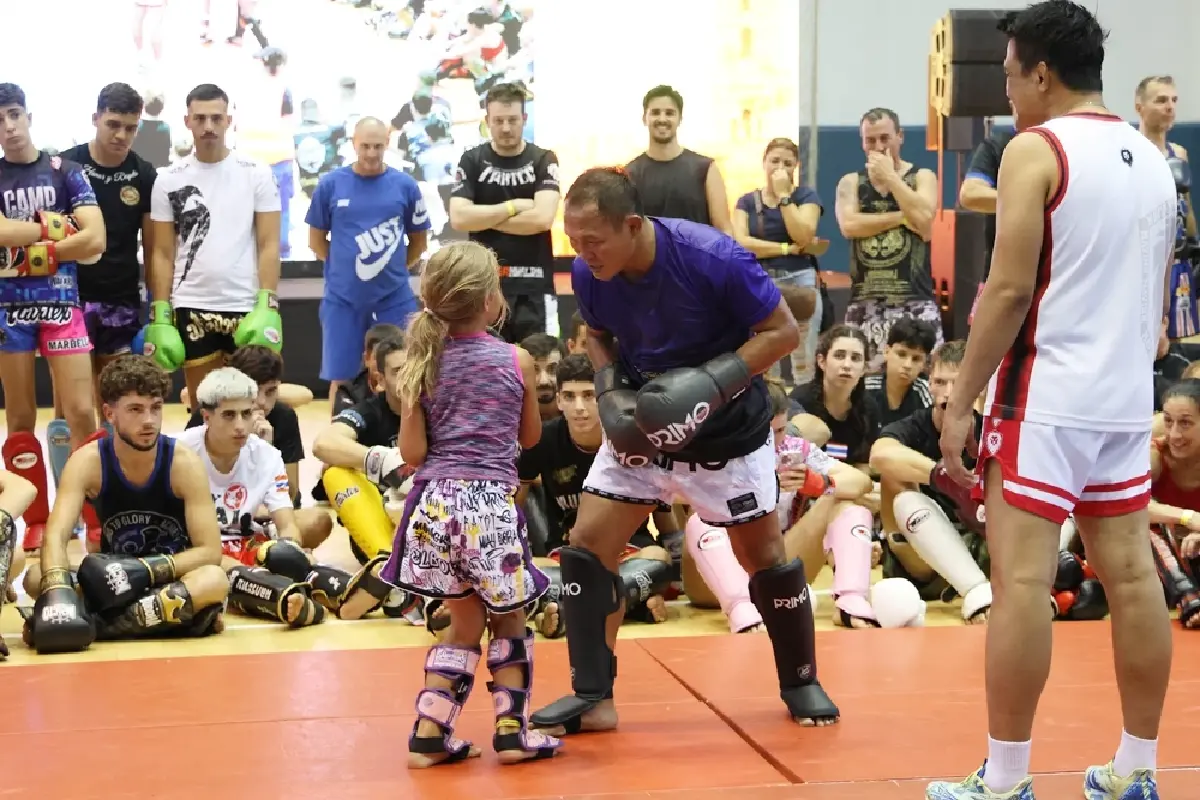 3 ยอดนักชกไทยบุกแดนกระทิงดุ ถ่ายทอดมวยไทย มาสเตอร์ คลาส 2025