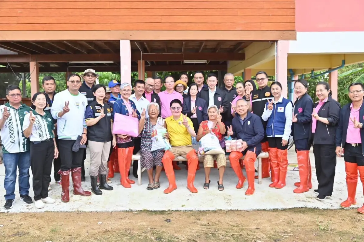 “อัครา” รมว.พม. ลงพื้นที่น้ำท่วมพิจิตร หนุนผู้สูงอายุทำงานที่บ้าน