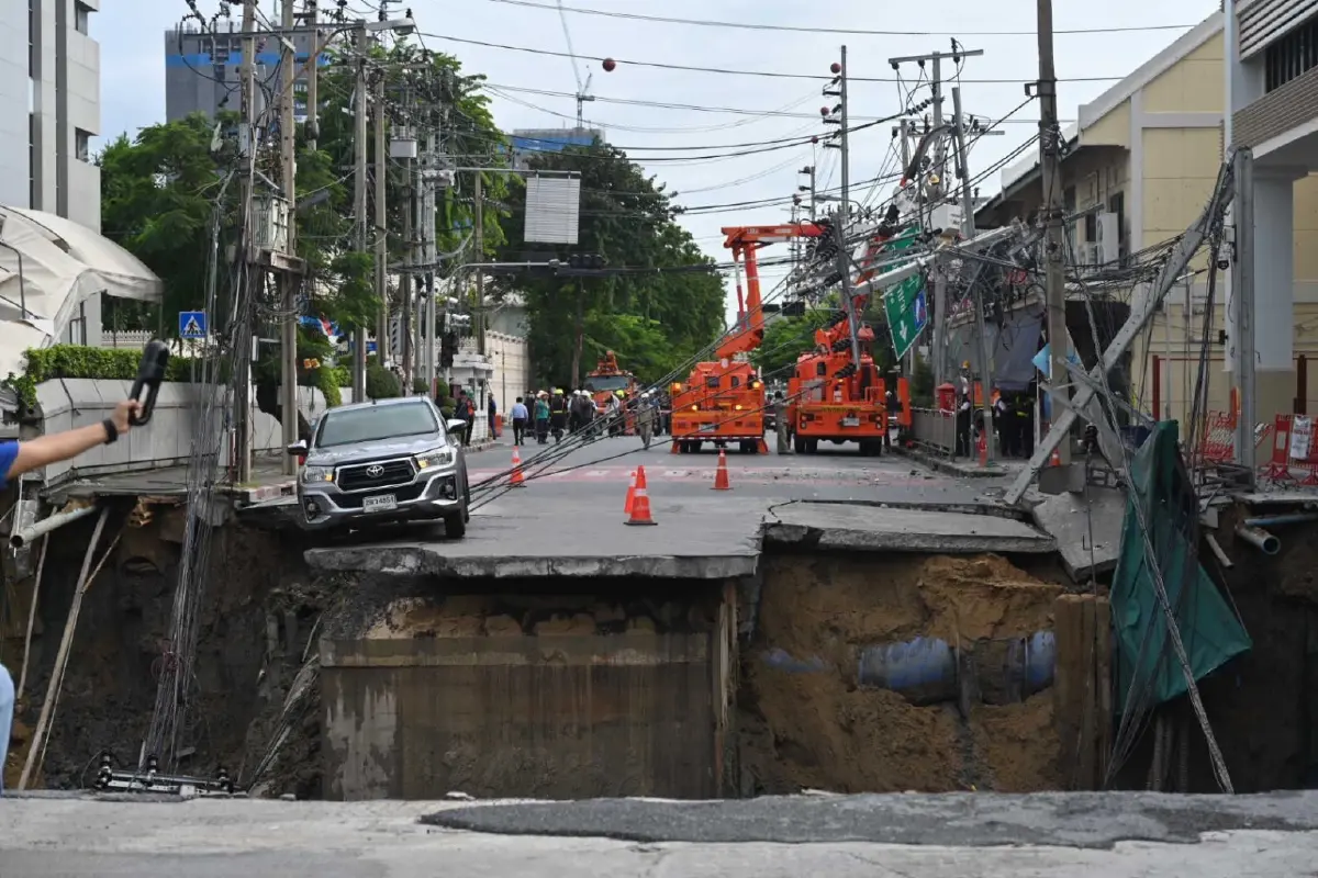 ชัชชาติสั่ง 7 มาตรการ คุมเหตุถนนทรุดหน้าวชิรพยาบาล งด OPD 2 วัน 