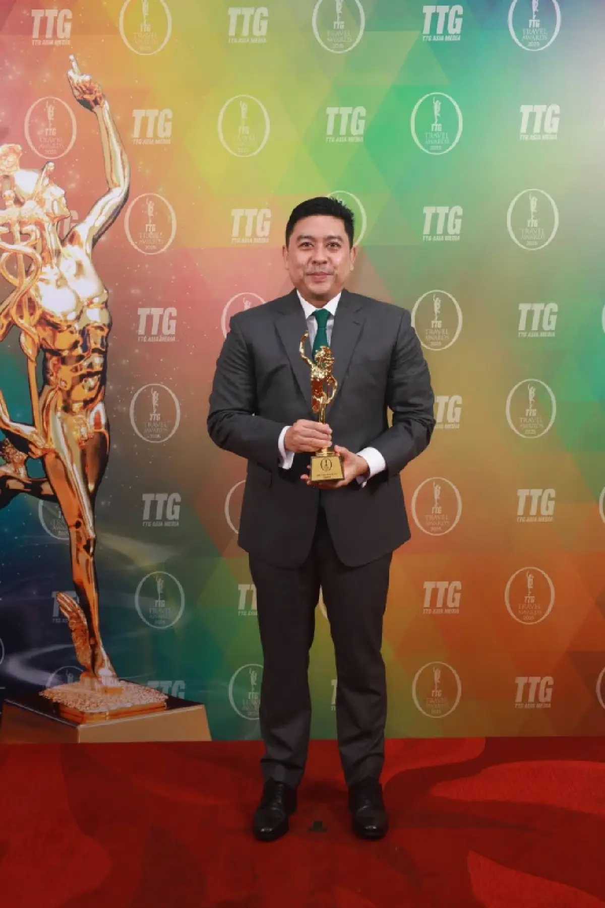 ออนิกซ์ ฮอสพิทาลิตี้ กรุ๊ป รับรางวัล Best Local Hotel Brand Thailand